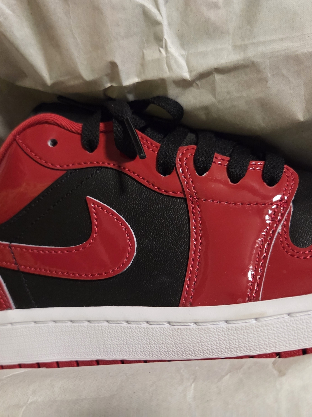 Nike Kids' Red and Black Low-Top Sneakers